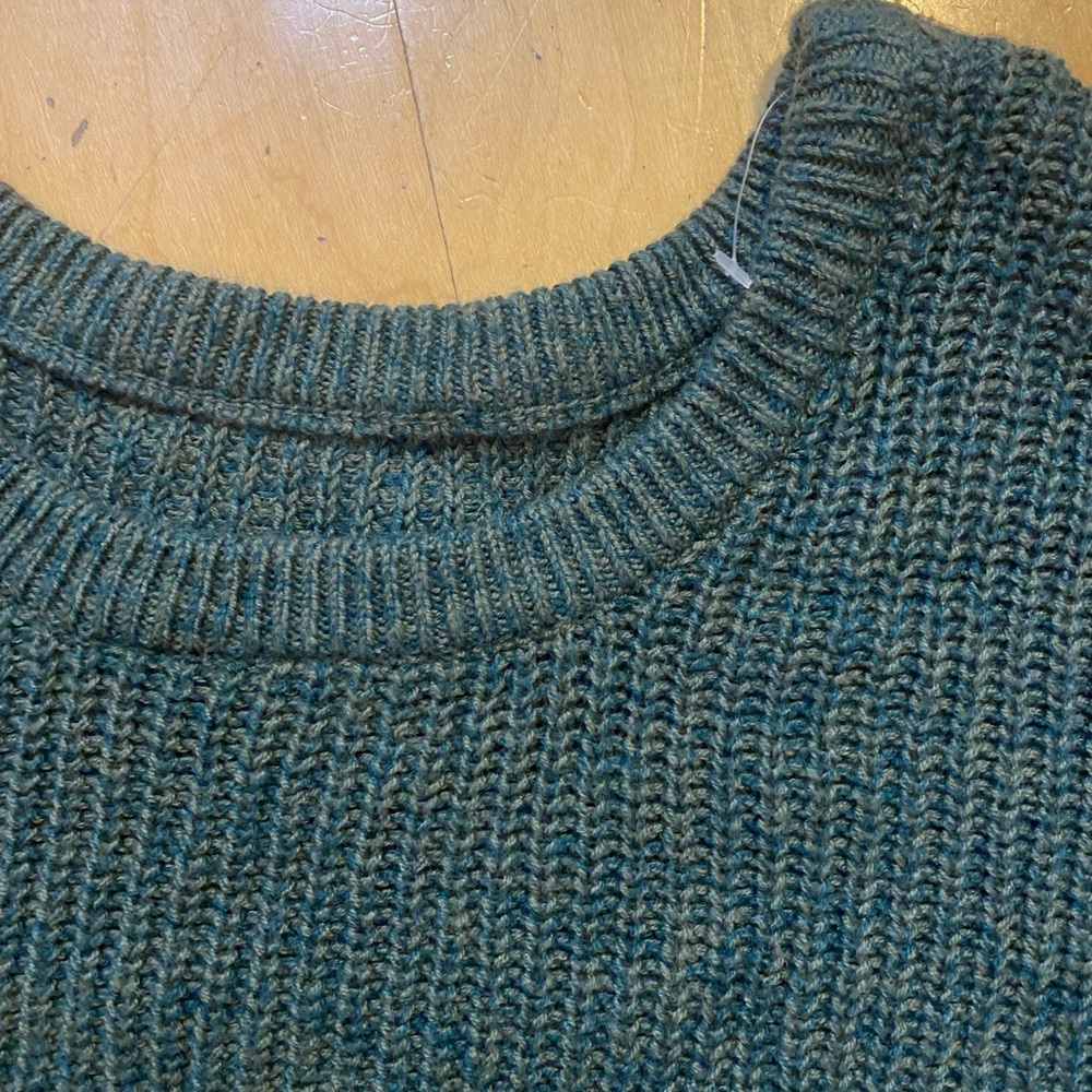 Gorgeous Green/Teal Cotton Sweater by Holister - Picture 2 of 2